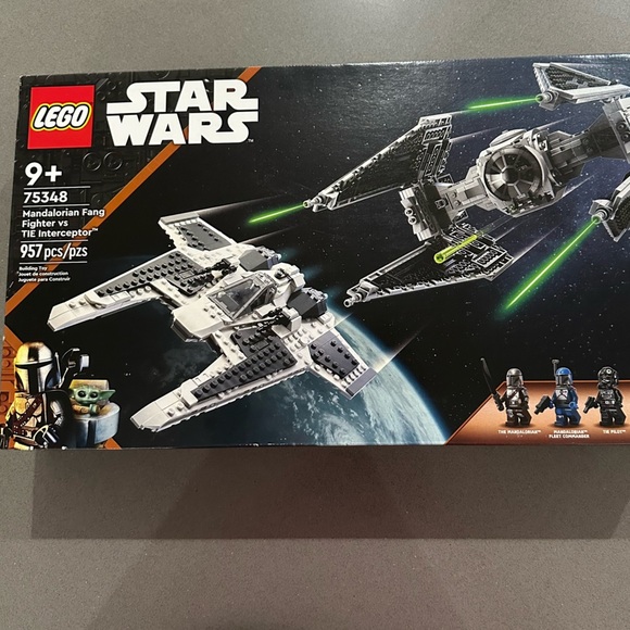 Retired | LEGO Star Wars The Mandalorian Fang Fighter vs TIE Interceptor | 75348 - Picture 1 of 9